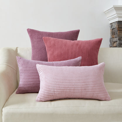 Gemütliches 4er Set Oeko-Tex Kissen in Rosa- und Lilatönen von Interior by Hakito für Sofa und Bett – Mary Kordsamt.