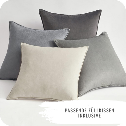 4er Set Samt Kissen von Interior by Hakito in grauen Tönen mit passenden Füllkissen, ideal für dekorative Akzente im Wohnzimmer.
