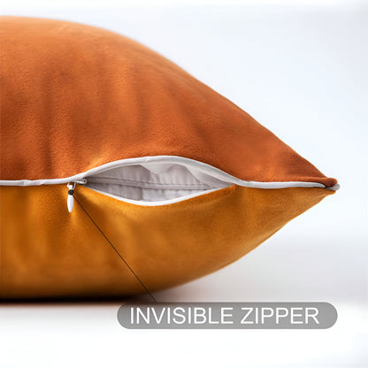 Detailaufnahme des unauffälligen Reißverschlusses der Zweifarbigen Samt-Kissenbezüge Luca von Interior by Hakito, orangefarbene Oberfläche.