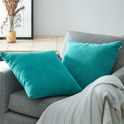 Zwei Kissen Nino von Interior by Hakito in türkisblau, ideal für den Innenbereich, die Ihrem Wohnraum einen frischen Akzent geben, im praktischen 2er Set.