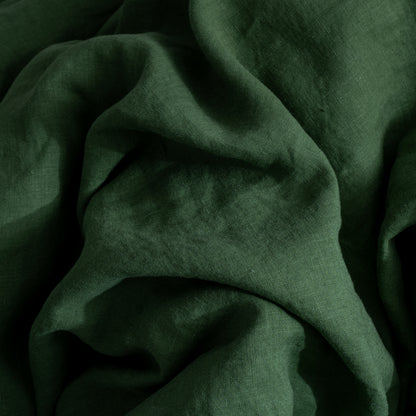 Dunkelgrünes Reine Leinen Spannbettlaken GOTS von Hakito - temperaturregulierend und hypoallergen für 90-200 cm Betten.