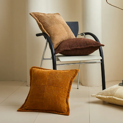 Kissen Insa 2er Set von Interior by Hakito, stylische Kissen in warmen Brauntönen, perfekt für die moderne Einrichtung und gemütliche Akzente.