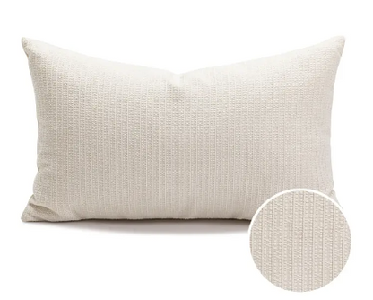 Dekoratives Kissen im Waffelmuster von Interior by Hakito, ideal für gemütliche Stunden auf Sofa oder Bett. Verspielt und stilvoll für jedes Interieur.