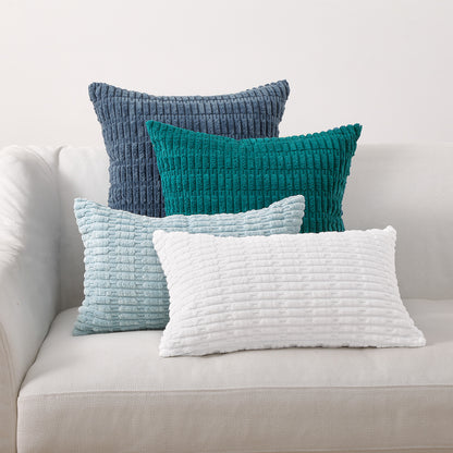 Elegantes 4er Set Kissen Mosa Kordsamt von Interior by Hakito in Blau- und Grüntönen, perfekt für einladende Wohnräume.