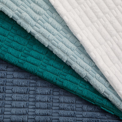 Nahaufnahme von Kordsamt-Stoff in verschiedenen Farben vom Interior by Hakito – Teil des 4er Sets Kissen Mosa Kordsamt für Sofa, Stuhl & Bett.