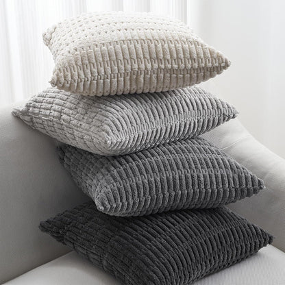 Weiches 4er Set Kissen Mosa Kordsamt von Interior by Hakito in verschiedenen Einzelfarben, perfekt für Sofa und Stuhl.