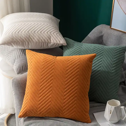 Stylisches Kissen Rolf 2er Set von Interior by Hakito, in zeitgenössischem Design mit klassischer Fischgräte, perfekt für Couch und Bett. Orange und Grün harmonisch kombiniert.