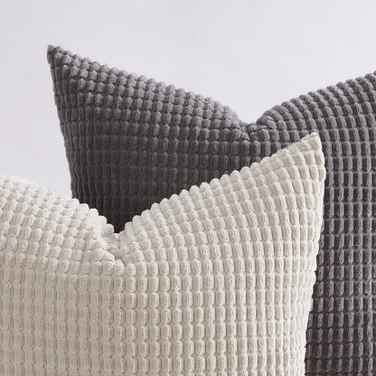 Bequeme Kissen in verschiedenen Farbtönen, Modell Sven Kordsamt von Interior by Hakito, ideal für Sofa und Stuhl.