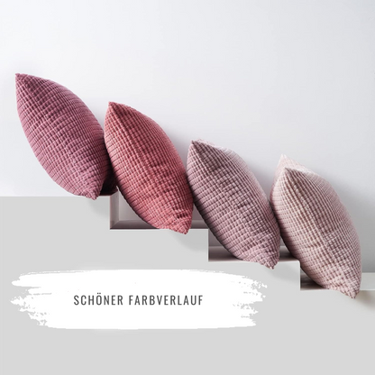 Schönes 4er Set bequeme Kissen von Interior by Hakito in Rosa- und Lilatönen, perfekt für Sofa und Stuhl, Modell Sven Kordsamt.