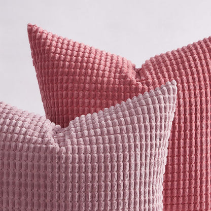 Bequeme Kissen in sanften Rosatönen, ideal für Sofa, Stuhl oder Bett - 4er Set von Interior by Hakito, Modell Sven Kordsamt.