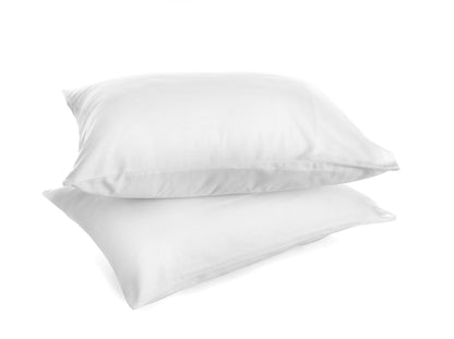 Zwei weiße Kissen nebeneinander von Interior by Hakito - Premium Öko-Tex Innenkissen, ideal für höchsten Komfort und vielseitige Nutzung.