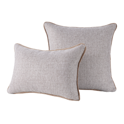 Zwei stilvolle Kissenbezüge aus dem Orientalischen Kissen-Set Paks von Interior by Hakito in elegantem Design mit Bordüre.